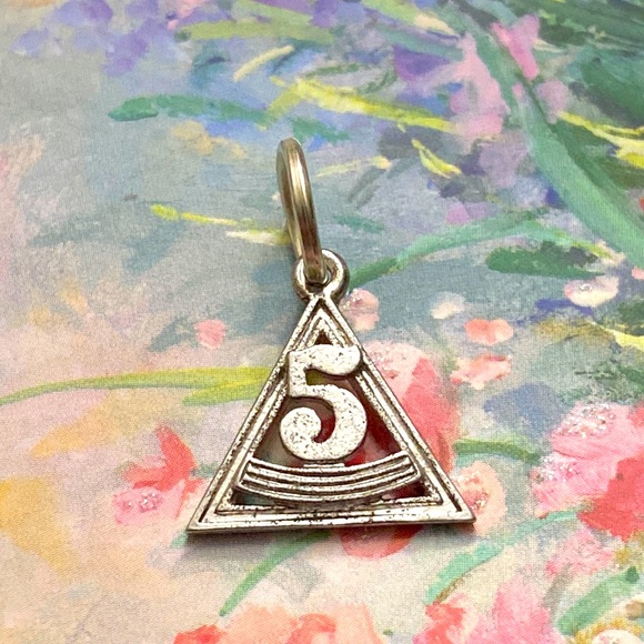 5/$10❤️❤️❤️Vintage 80s “5” Triangle Charm Stamped Sterling - Picture 1 of 3